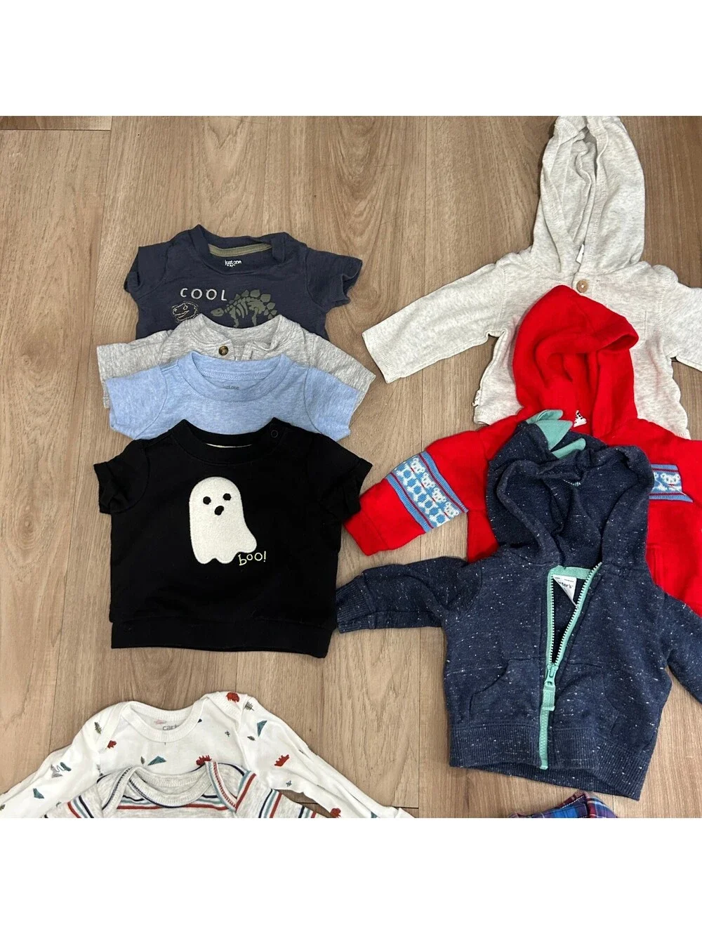 Baby Boy cloth bundle set Newborn and 0-3 months New and Gently Used 33 PCs